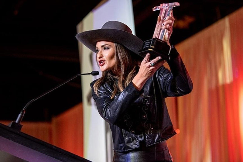 Las Cruces Native Wins Female Vocalist Of The Year Award Decade Award In Texas Las Cruces 